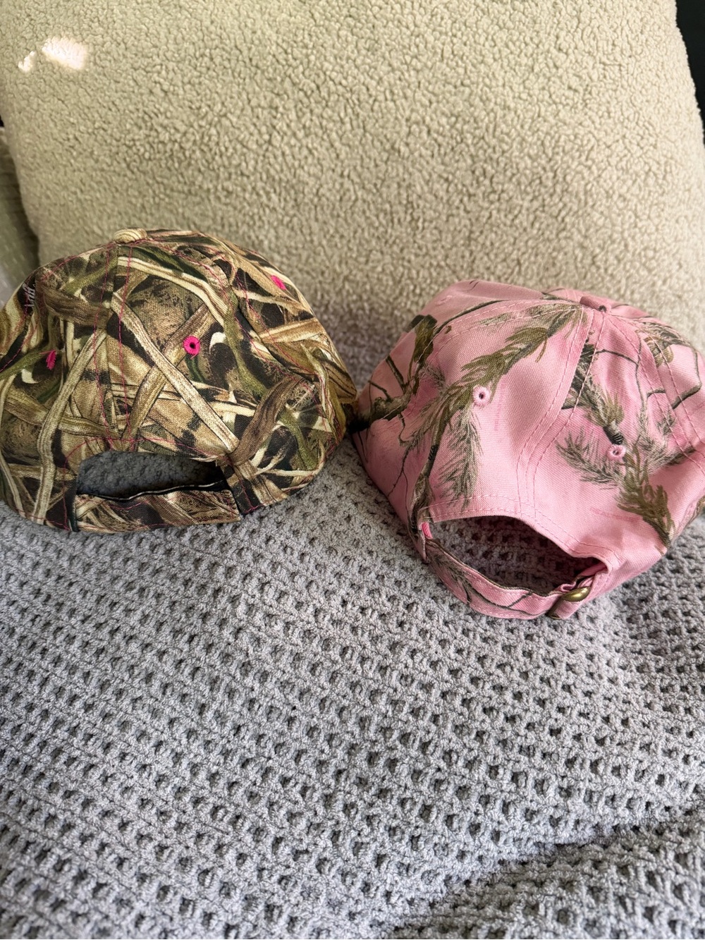 Women’s pink camouflage baseball caps - Picture 2 of 3